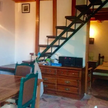 Summer Maisonette, 5'walk From The Sea بيت للعطل
